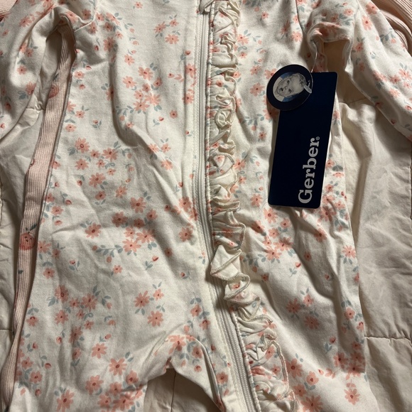 Sleeper Set - Picture 2 of 3